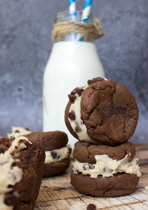 Cookie Dough Filled Cookie Sandwiches Cookie Dough Pie, Sugar Spun Run, Eggless Cookie Dough, Cookie Dough Filling, Whoopie Pie Recipe, Chocolate Whoopie Pies, Cookie Sandwiches, Cookie Dough Bites, Filled Cookies