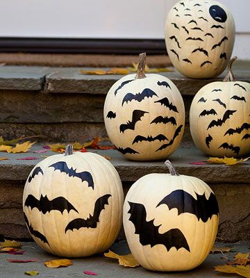 Pumpkins with Bat Stamps Décoration Table Halloween, Pumpkin Decorating Diy, Halloween Pumpkin Crafts, Creative Pumpkin Decorating, No Carve Pumpkin Decorating, Adornos Halloween, Creative Pumpkins, Halloween Tattoo, Diy Pumpkin