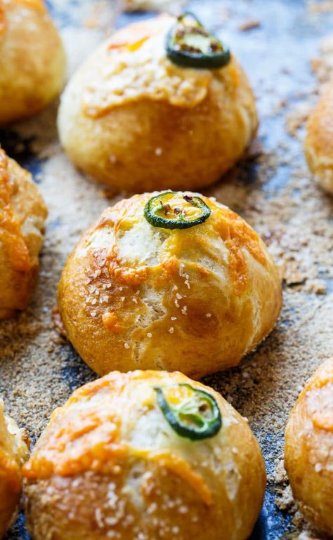 Stuffed Pretzel Rolls, Treat Business, Savory Baking, Pretzel Rolls, Jalapeno Popper, Party Appetizers, Supper Club, Master Chef, Breakfast Breads