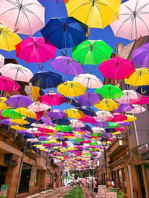 Agitagueda Art Festival - Agueda, Portugal I would like to go here one day!!!!!! So coollllll Umbrella Street, World Festivals, Colorful Umbrellas, Umbrella Art, Under My Umbrella, Umbrellas Parasols, Beautiful Streets, Color My World, Notting Hill