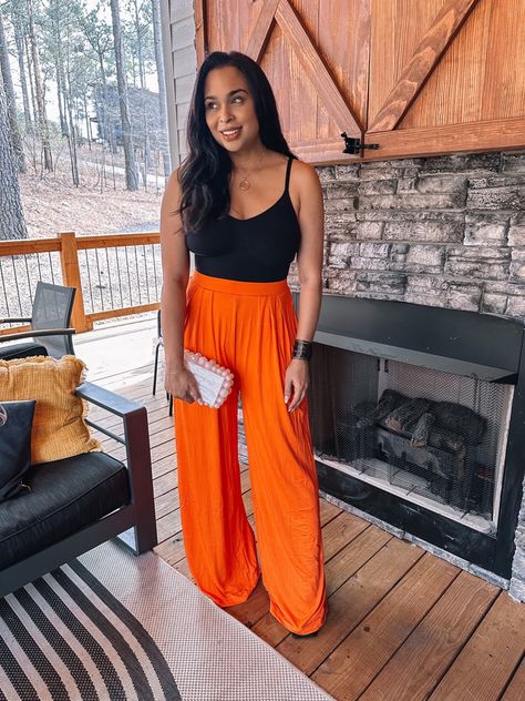 Affordable spring outfit ideas How To Style Linen Pants Casual Classy, Orange Silk Pants Outfit, Orange Trouser Outfit Women, Orange Wide Leg Pants Outfit Summer, Orange Bottoms Outfit, Orange Slacks Outfit, Float Pants Outfit, Orange Linen Pants Outfit, Orange Pants Outfit Summer