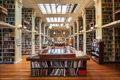 A 19th century library favored by Edgar Allan Poe and H.P. Lovecraft, known by locals as "the Ath." Rhode Island Aesthetic, Providence Athenaeum, Nantucket Style Homes Interior, Beautiful Library, Providence Rhode Island, Unusual Things, Conde Nast Traveler, Old Building, Reading Room