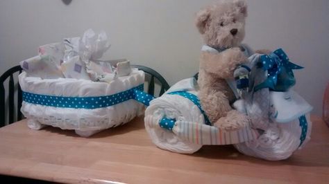 Tricycle diaper cake with wagon                                                                                                                                                                                 More Diaper Tricycle, Diaper Cake Instructions, Diaper Gifts, Yoghurt Cake, Nappy Cake, Diaper Cake Boy, Nappy Cakes, Baby Shower Diaper Cake