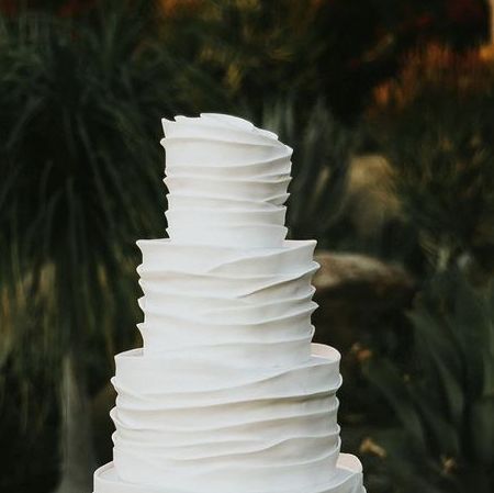 Nina Bridal on Instagram: "Chic, elegant, and tall best describe this stunning wedding cake by Cake Goodess. The perfect cake for a couple looking to make a statement. 📸 Courtesy of Krista Ashley #weddingcake #weddingcakeideas #frostingweddingcake #weddingcakeinspiration #weddingcakeinspo #weddinginspiration #weddingideas #weddingplanning #weddingday #modernweddingcake #DIY #baking #cakedesign #cakedecorations" Modern Wedding Cake, Diy Baking, Wedding Cake Inspiration, Perfect Cake, Wedding Inspo, Wedding Cake, Wedding Cakes, Cake Decorating, Wedding Planning