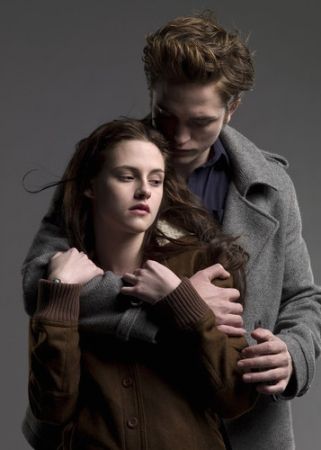 Twilight Long Widget, Twilight Saga New Moon, Robert Pattinson Twilight, Twilight Cast, Twilight Edward, Robert Pattinson And Kristen, Twilight Photos, Twilight Book, Twilight New Moon