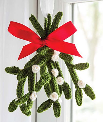 Ravelry: Merry Mistletoe pattern by Jennifer E. Ryan Mistletoe Crochet, Christmas Crochet Free Patterns, Christmas Crochet Free, Crochet Mistletoe, Crochet Free Patterns, Crocheted Christmas, Crochet Wreath, Crochet Tree, Crochet Xmas