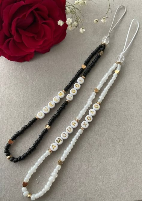 قلادات متدلية, Homemade Necklaces, Crystal Bead Jewelry, Phone Straps, Diy Jewelry Unique, Beaded Necklace Diy, Diy Bracelet Designs, Phone Charms, Beads Bracelet Design