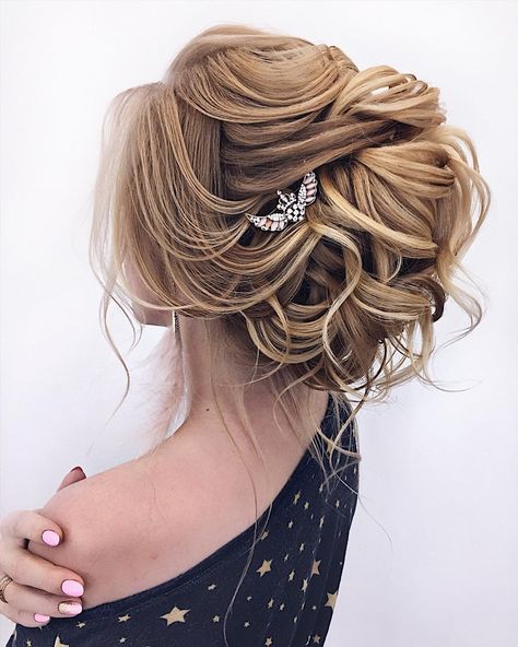 Beautiful updo hairstyles, upstyles, elegant updo ,chignon ,bridal updo hairstyles ,swept back hairstyles,wedding hairstyle #weddinghairstyles #hairstyles #romantichairstyles Black Tie Hair, Formal Wedding Hairstyles, Wedding Hairstyles Updo Messy, Wedding Haircut, Unique Wedding Hairstyles, Bride Updo, Romantic Updo, Hairstyles Messy, Romantic Wedding Hair