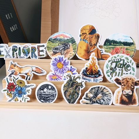 I recently made a new display shelf to show off my stickers at art shows and craft festivals. I documented the whole process in a YouTube video, and made a list of the tools, materials and dimensions below so you can make one for yourself! If you've been looking for something that is light-weight, easy to transport and Sticker Display Ideas Craft Show, Diy Sticker Display Stand, Sticker Display Craft Show, Diy Sticker Display, Fair Display Booth, Sticker Display Ideas, Art Market Display, Art Festival Booth Display, Illustrator Career