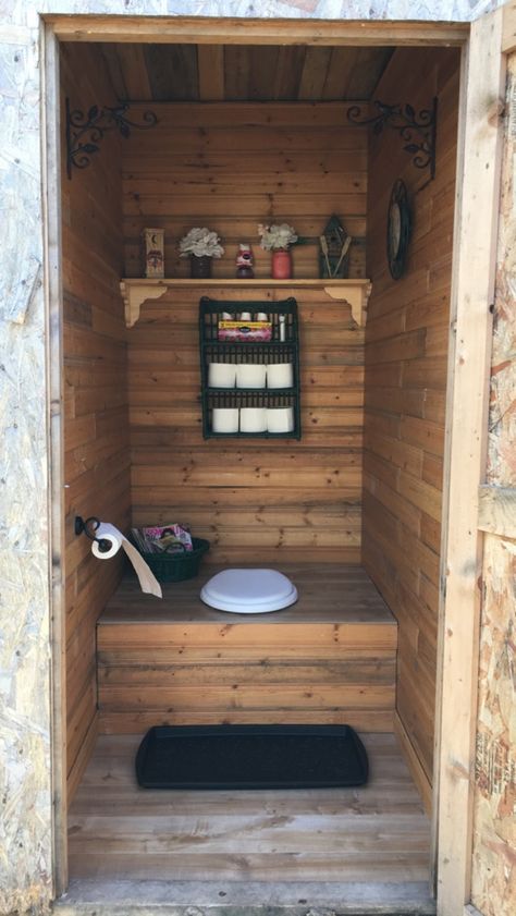 Outhouse Bathroom Ideas, Diy Outhouse, Outhouse Plans, Outhouse Bathroom, Outside Toilet, Out Houses, Outhouse Decor, Outdoor Bathroom Design, Outdoor Toilet