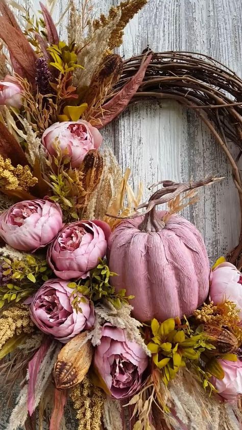 Decoration Video, Classic Decoration, Fall Decor Wreaths, Fall Deco Mesh, Fall Pumpkin Crafts, Fall Decor Diy Crafts, Fall Thanksgiving Wreaths, Front Porch Christmas Decor Ideas, Pink Pumpkin