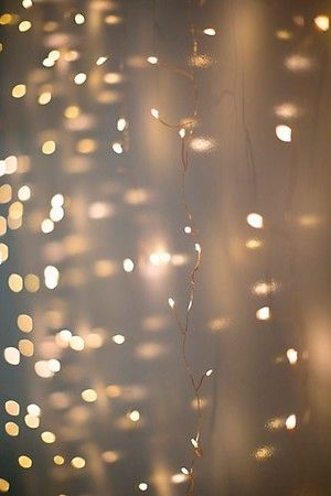 Anthropologie Window Display, Anthropologie Holiday, South Shore Decorating, Sparkles Background, Pretty Backgrounds, Lit Wallpaper, White Christmas Decor, Light Background Images, Elf On The Shelf Ideas