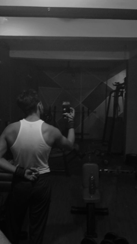 Aesthetic Back Pose, Gym Snap, Gym Pic, Gym Poses, Cute Relationship Pictures, Mens Photoshoot, Gym Workout Program, Gym Boy, Division Worksheets