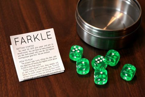 DIY Farkle Game Farkle Game, Family Game Night Snacks, Game Night Gift, Kids Gift Baskets, Operation Christmas, Operation Christmas Child, Diy Games, Neighbor Gifts, Template Ideas