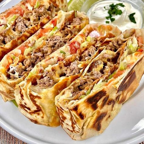 Taco Bell Crunchwrap Supreme, Taco Bell Crunchwrap, Copycat Taco Bell, Crunchwrap Supreme, Ketones Diet, Hold Your Horses, Taco Time, Romaine Salad, Slider Recipes