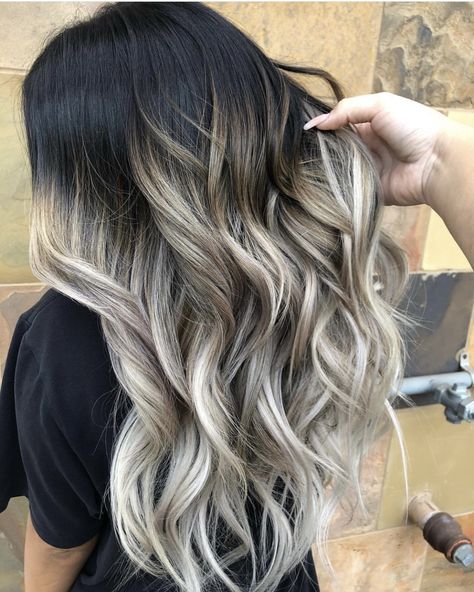 Black And Blonde Hair Ideas, Black Roots Blonde Hair, Black And Blonde Hair, Black To Blonde Hair, Black Hair Salons, Blonde Hair With Roots, Blonde Hair Ideas, Black Hair Balayage, Ombre Hair Blonde