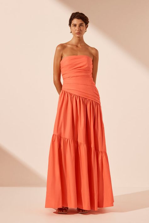 Strapless tiered maxi dress in coral in an organic cotton poplin. Festive Wedding Attire, Coral Dresses, 70s Glamour, Orange Bridesmaid Dresses, Latest Dresses, Shona Joy, Bridesmaid Style, Strapless Maxi, Coral Dress