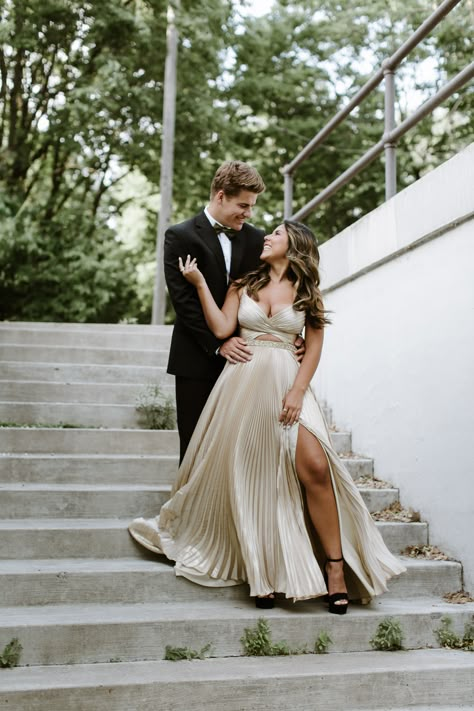 Prom Ideas Pictures, Getting To Know Grace, Prom Picture Poses For Couples, Couple Prom Pictures, Couples Prom Pictures, Couples Prom, Prom Photography Poses, Couple Prom, Homecoming Poses