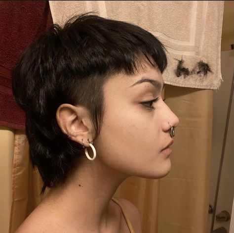 Aesthetic Hairstyle Ideas, Hairstyle Ideas For Short Hair, Queer Hair, Aesthetic Hairstyle, Short Punk Hair, Bob Haircut Ideas, Hair 2022, Shaggy Short Hair, Ideas For Short Hair