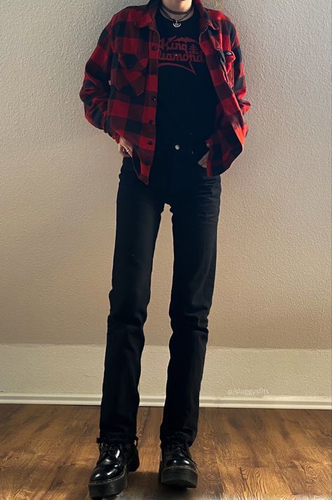 Flannel Pants Outfit Men, Aesthetic Male Outfits Grunge, Band Shirt Outfits Men, Soft Grunge Outfits Men, Grunge Male Outfits, Emo Aesthetic Outfit, Men Flannel Outfits, Flannel Aesthetic, Apocalypse Oc