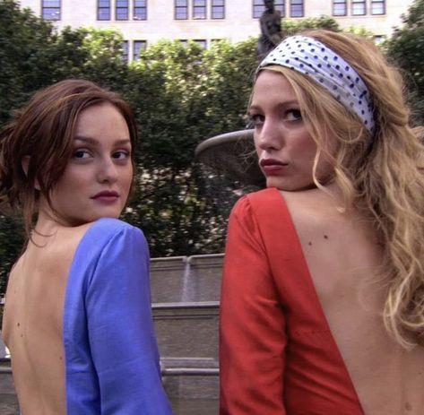 Gossip Girl Cast, Blair Waldorf Gossip Girl, Blair And Serena, Stile Blair Waldorf, Gossip Girl Blair, Gossip Girl Aesthetic, Gossip Girl Outfits, Gossip Girls, Bff Photoshoot