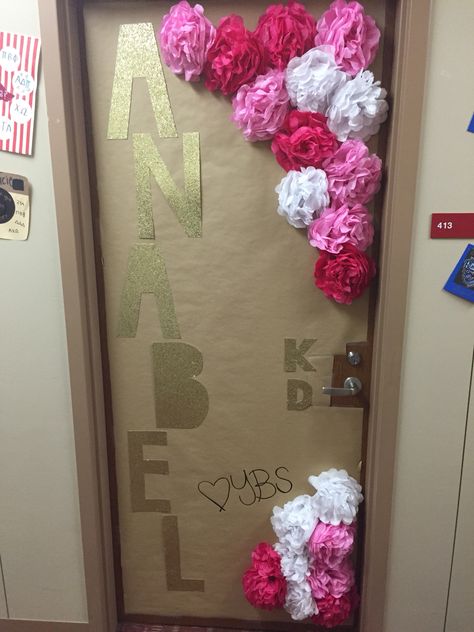 Big little reveal door! Kappa delta sorority UNIVERSITY OF ARKANSAS                                                                                                                                                     More Big Little Door Decorations, Sorority Door Decorations, Phi Mu Crafts, Door Decorations College, Kappa Delta Sorority, Big Little Basket, Little Sister Gifts, Big Lil, Sorority Big Little