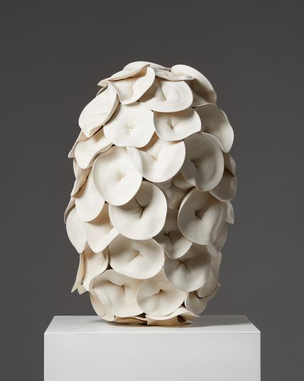 Alvina Jakobsson Contemporary Ceramic Sculpture, Ceramic Wall Flowers, Interesting Shapes, Wall Flowers, Pottery Inspo, Contemporary Pottery, Ceramic Ideas, Pottery Techniques, Porcelain Art