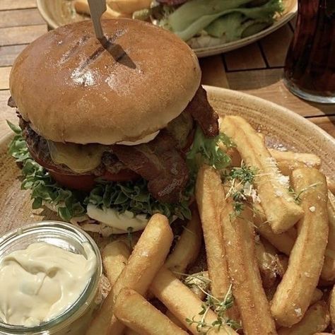 𝑑𝑒𝑠𝑐: credit linked (tap on pin or press visit) , i do not own this photo/video! Stevie Shay, Burger Icon, Hamburger And Fries, Burger And Fries, Food Goals, Mile High, Charles Leclerc, Found You, I Found You