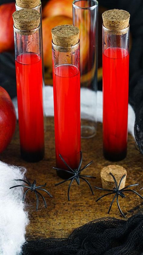 Halloween Shooters, Alcoholic Shots, Halloween Party Ideas For Adults, Test Tube Shots, Rum Shots, Halloween Alcohol, Shooter Recipes, Party Ideas For Adults, Halloween Shots