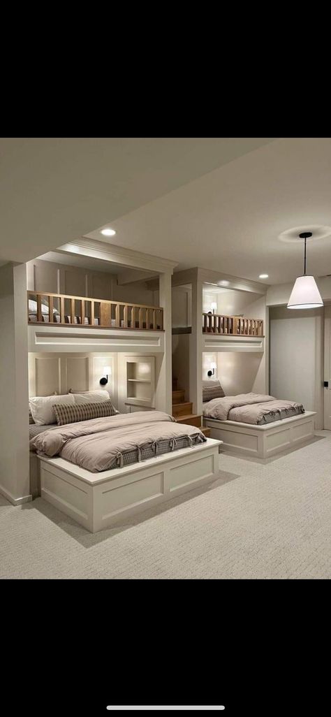 Bedroom For Four People, 4 People Bedroom Ideas, Two Bed Master Suite, Bedroom For 8 People, Guest Room Multiple Beds, Two Queen Beds Pushed Together, Bedroom For 4 People, Multiple Beds In One Room, Dream Kids Bedroom