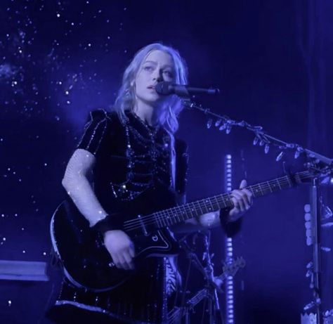 Phoebe Bridgers Pfp, Phoebe Bridgers Icon, Phoebe Bridgers Natural Hair, Pheobe Bridgers Aesthetic, Phoebe Bridgers Painting, Pheobe Bridger, Phoebe Bridgers, Phoebe Bridgers Purple, Phoebe Bridgers Profile Pic