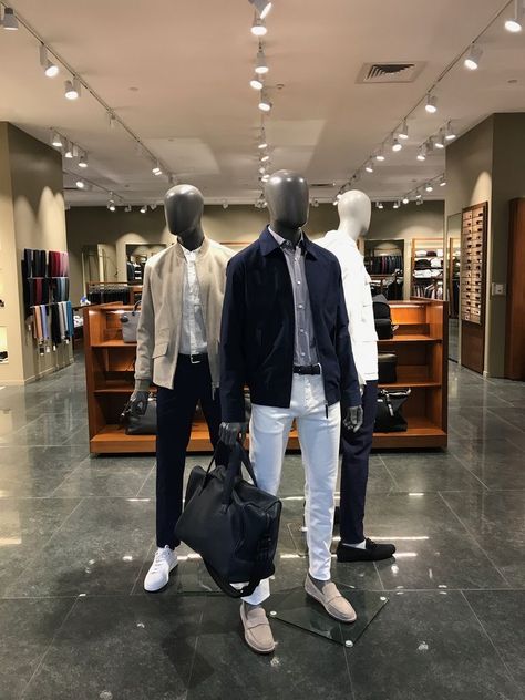 Mannequin Styling, Visual Merchandising Fashion, Unique Mannequin, Gq Mens Style, Clothes Shelves, Clothing Store Displays, Mens Tailor, Formal Men Outfit, Outfits Hombre