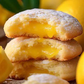 Yogurt Dessert Recipes, Pastries Recipes Dessert, Almond Macaroons, Lemon Bars Easy, Curd Filling, Yogurt Dessert, Lemon Cookies Recipes, Frozen Lemon, Lemon Curd Filling