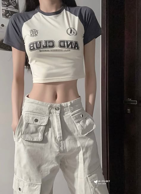 Six Pack Abs For Women Aesthetic, 17 Inch Waist, Slim Waist Look Picture Aesthetic, Abs Inspirations Aesthetic, Kpop Abs Female, Abs Aesthetics Woman, Kpop Idol Body Type, Abs Woman Aesthetic, Six Pack Women