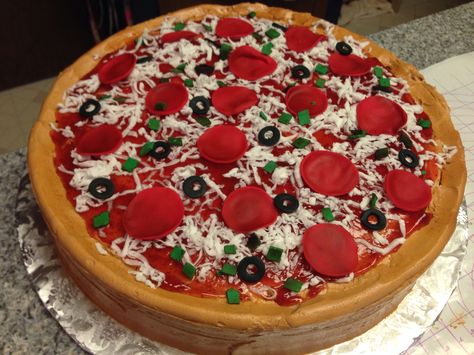 Deep Dish Pizza Cake Pizza Recipes Healthy, Pizza Birthday Cake, Kids Party Theme Ideas, Italian Theme Party, Easy Pizza Recipes, Pizza Desserts, Cake Recipes Uk, Grilled Pizza Recipes, Pizza Party Birthday