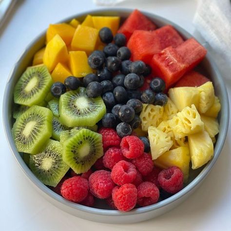 Food Motivation, Fruit Bowls, Healthy Lifestyle Food, Healthy Food Motivation, Healthy Food Dishes, Fruit Platter, Health Is Wealth, Food Obsession, Food Inspo