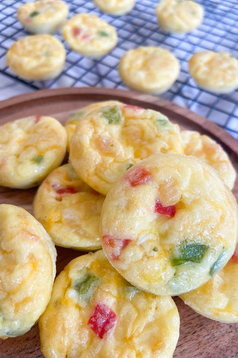 Egg Bites Blw, Easy Egg Bite Recipes, Egg Bites Toddler, Baby Bites Food, Blw Egg Bites, Feeding Little Bellies, Baby Led Weaning Egg Bites, Egg Recipes For Toddlers, Egg Bites For Babies