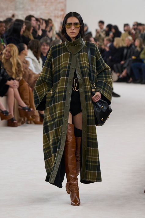 The Top Fall/Winter 2024 Trends, According to Net-a-Porter | Who What Wear 2024 Runway, Hippie Look, Phoebe Philo, Runway Trends, Fashion Weeks, Estilo Boho, Jil Sander, Who What Wear, Fall Trends