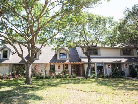 Fixer Upper: California Dreamin' in the Waco, Texas Suburbs | Fixer Upper: Welcome Home With Chip and Joanna Gaines | HGTV Exterior Mood Board, Front Porch House, Yellow Brick Houses, Fixer Upper Welcome Home, Fixer Upper Designs, Basement Kids, Colonial Remodel, Mudroom Kitchen, Doors Room