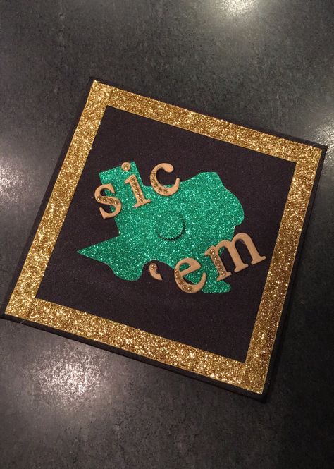 Baylor grad cap #bu21 Senior Boxes, Grad Hats, Senior Year Things, Grad Hat, Senior Ideas, Grad Caps, Baylor University, Masters Degree, Grad Cap