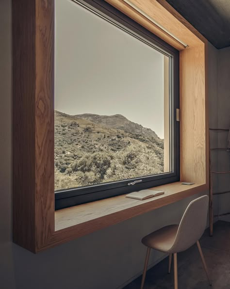 A Small Desk Was Added To This Bedroom By Building A Deep Wood Frame Around The Window Window Desk, Wood Window Frame, Window Seat Design, Box Window, Wood Window, Window Ledge, House Window, Wooden Windows, Modern Windows