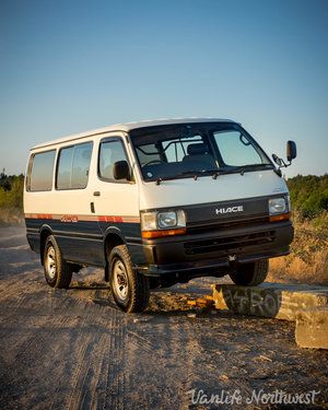 Hiace Camper, Toyota Camper, 4x4 Camper Van, Toyota Van, Cute Vans, Micro Camper, Van Ideas, Funny Cars, Toyota Hiace