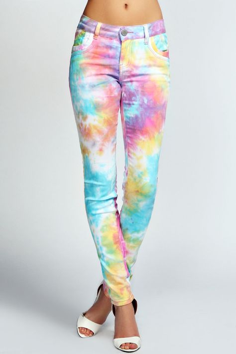 Dyed Jeans, Dye Jeans, Tie Dye Crafts, How To Tie Dye, Tie Dye Techniques, Tie Dye Jeans, Diy Vetement, Tie Dye Diy, Print Jeans