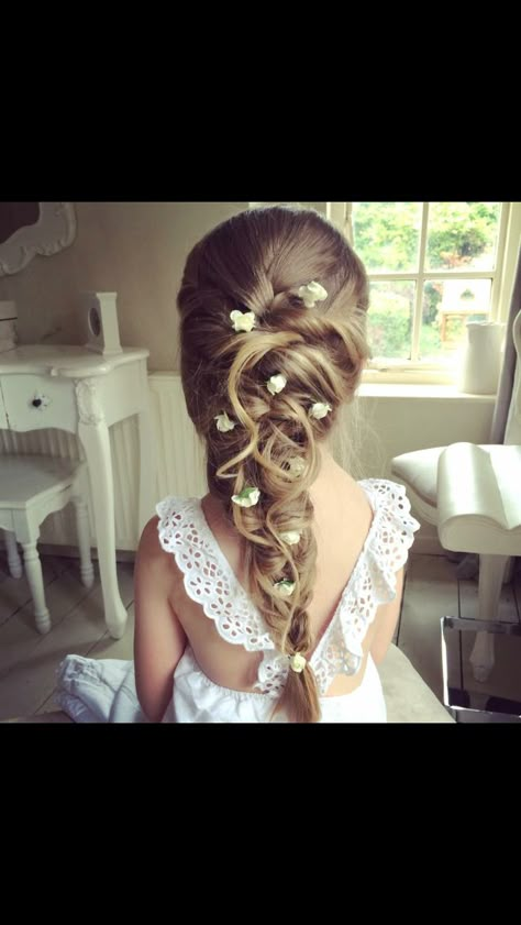 Flower girl hair and dress style Flower Girl Updo, Sweethearts Hair Design, Communion Hair, Girls Updo, Communion Hairstyles, Flower Girl Hair, Girl Hairstyle, Flower Girl Hairstyles, Hair Cute