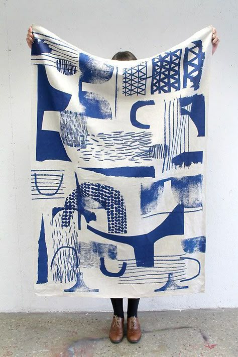 . Laura Slater, Hantverk Diy, Indigo Textiles, Design Textile, Art Textile, Textile Patterns, Textile Prints, Shibori, Surface Pattern Design