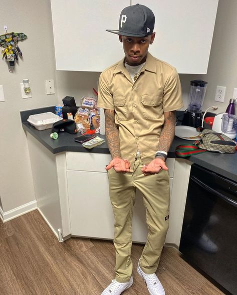 Dickie Outfits Men, Dickie Pants Outfits Men, Dickie Outfits, Khaki Pants Outfit Men, Men Drip, Dickies Outfit, Waves Hairstyle Men, Khaki Pants Outfit, Young Mens Fashion