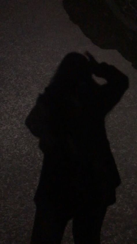 Night Shadow Snap, Girl Snaps Night, Girl Night Snaps, Night Selfies Snapchat, Night Shadow Aesthetic, Night Snap Aesthetic, Shadow Pictures Night, Aesthetic Night Snaps, Midnight Snap