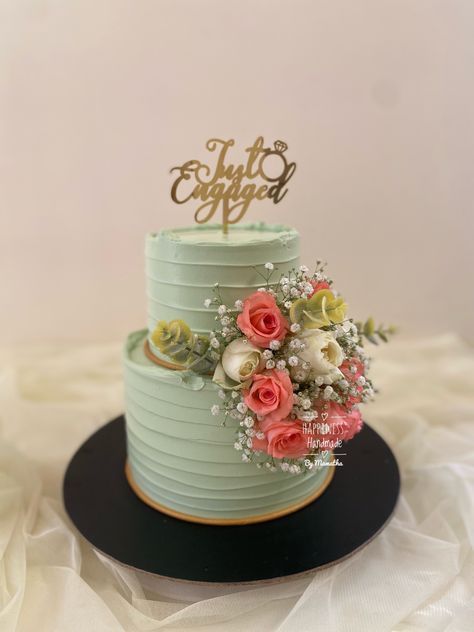 2 Tier Cake With Fresh Flowers, Simple 2 Tier Wedding Cake, Simple Engagement Cake, 25th Wedding Anniversary Cakes, Cake Shake, Wedding Cake Designs Simple, Wedding Cake Simple Elegant, Birthday Cake For Boyfriend, Cakes Simple