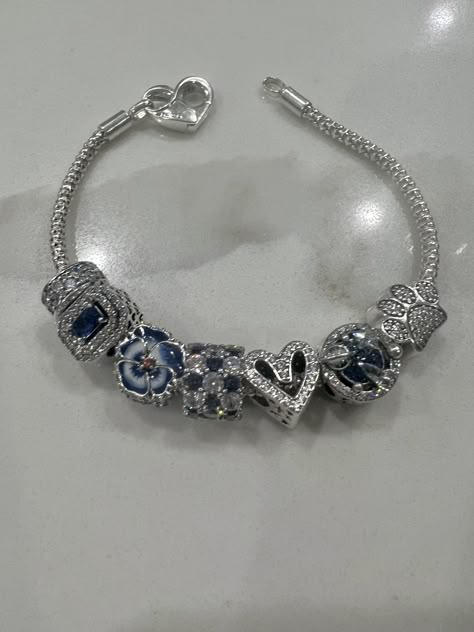 Blue Pandora Bracelet Ideas, Swarosky Jewelry Aesthetic, Blue Pandora Bracelet, Pandora Heart Bracelet, Silver Pandora Bracelet, Pandora Bracelet Ideas, Pandora Bracelet Charms Ideas, Girly Bracelets, Xoxo Jewelry