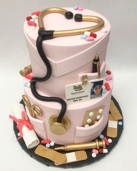 Nursing Graduation Cakes, Nurse Grad Parties, Nurse Graduation Party Decorations, Medical Cake, Nursing School Graduation Party, Doctor Cake, Nursing Cake, Graduation Party Cake, Nurse Party